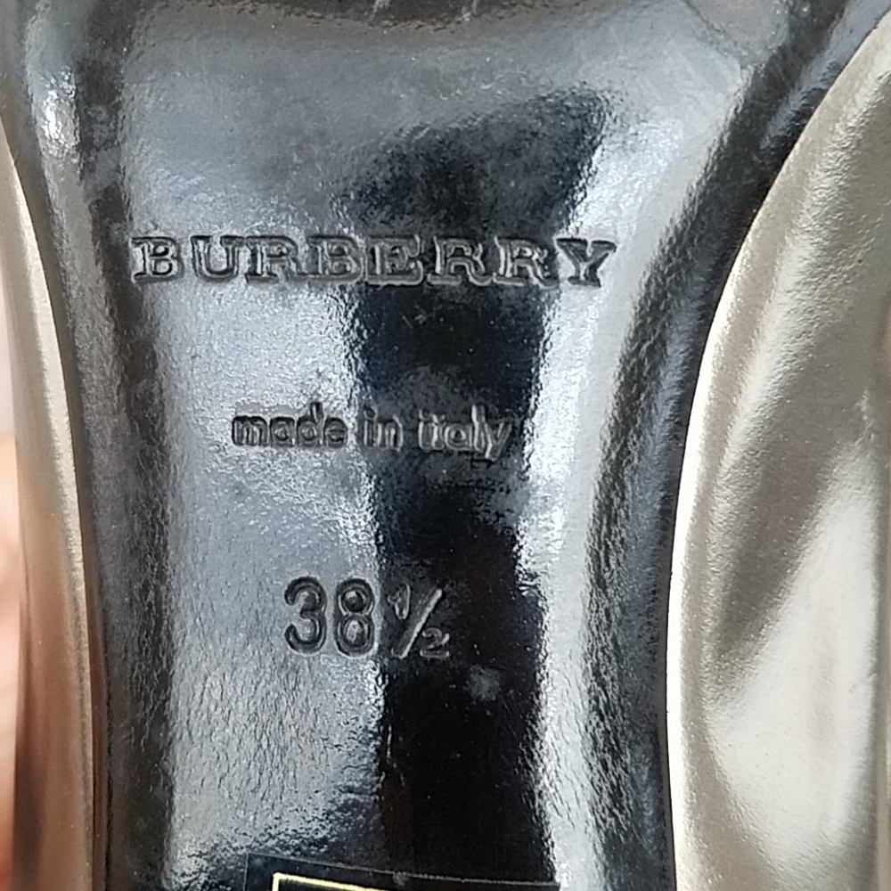 Burberry Made in Italy Iconic Print Pumps - Picture 7 of 11